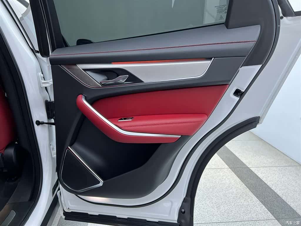 Jaguar F-PACE, 2023 31