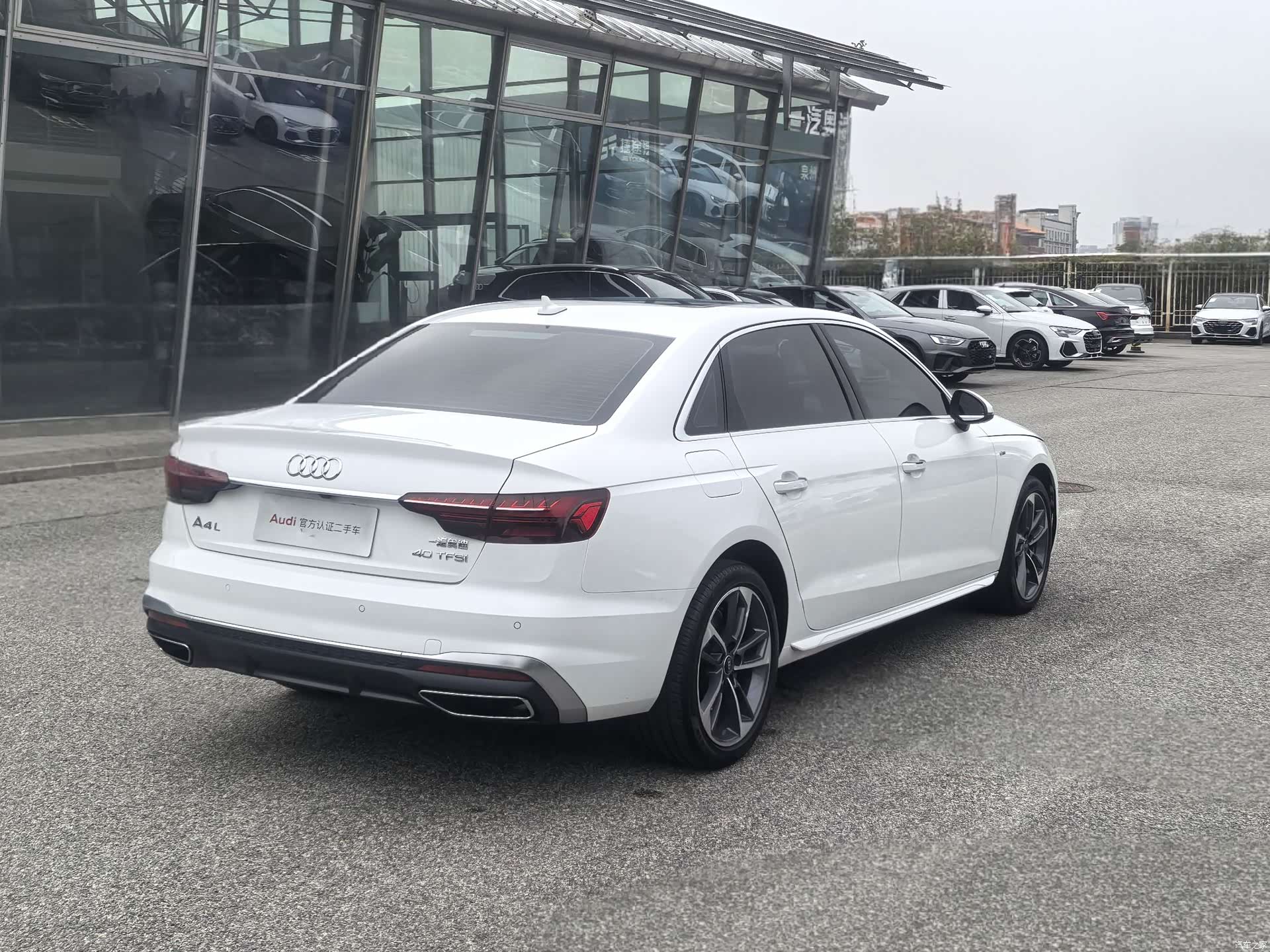 Audi A4L, 2020 все фото
