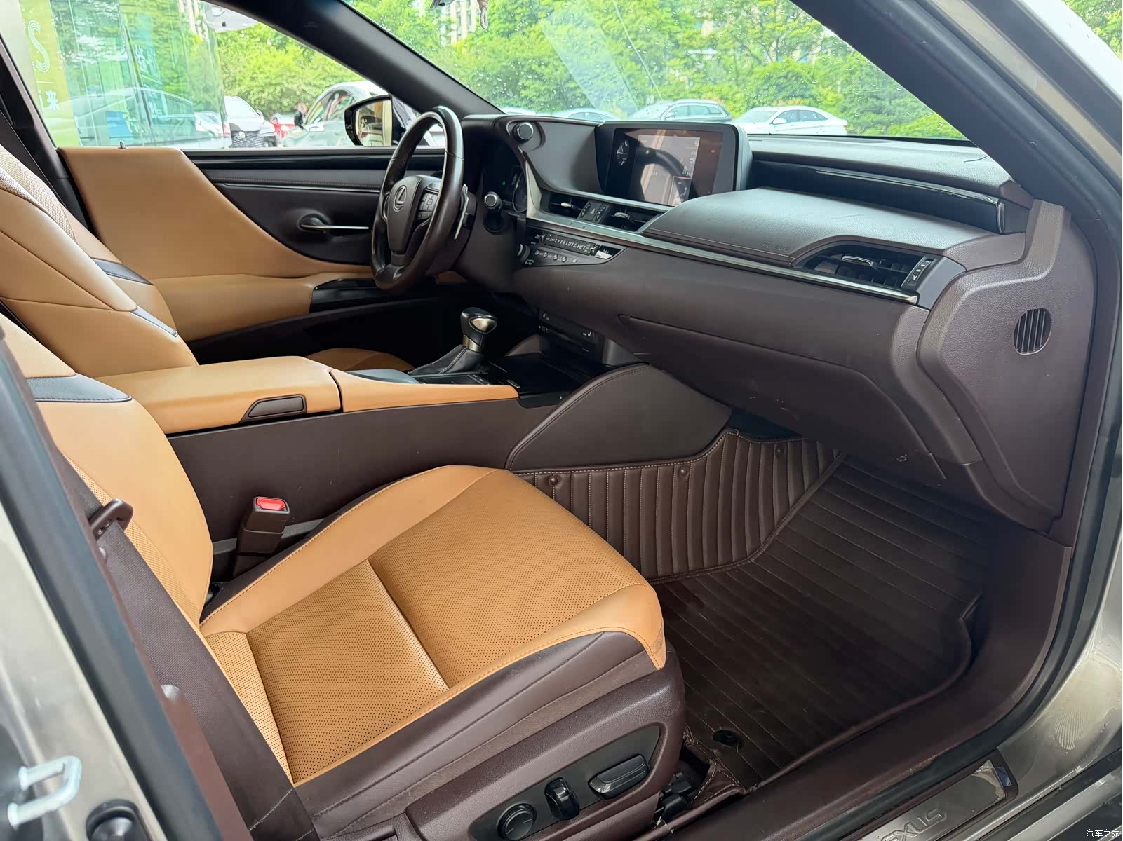 Lexus ES, 2020 4