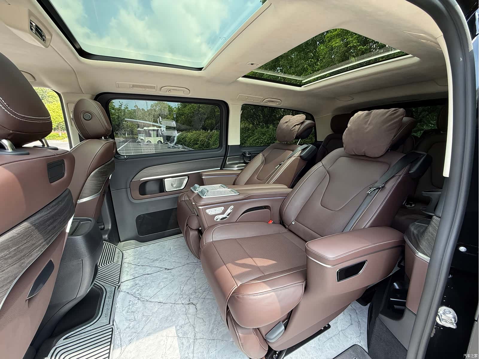 Mercedes-Benz V-Class, 2025 11