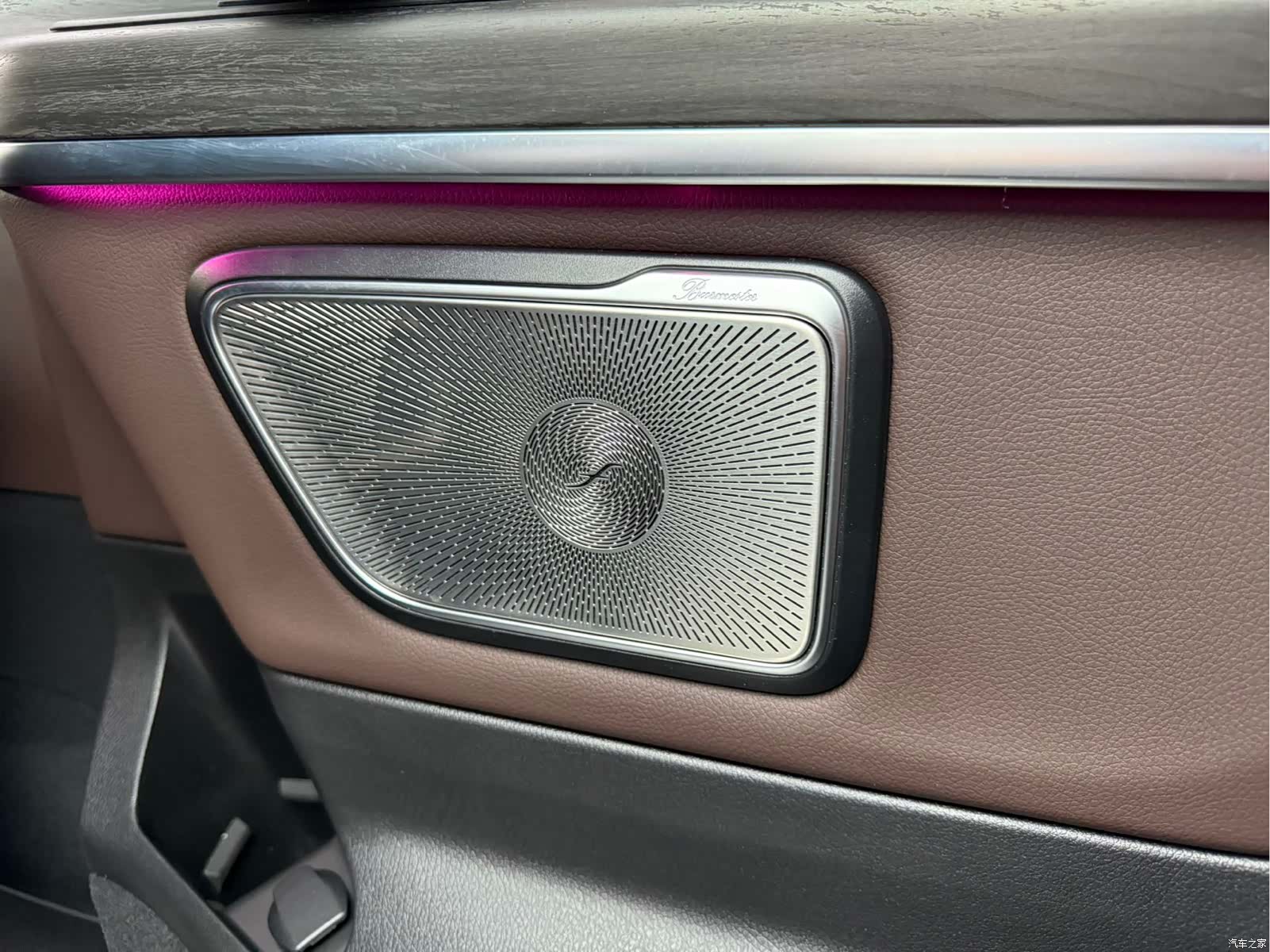 Mercedes-Benz V-Class, 2025 18