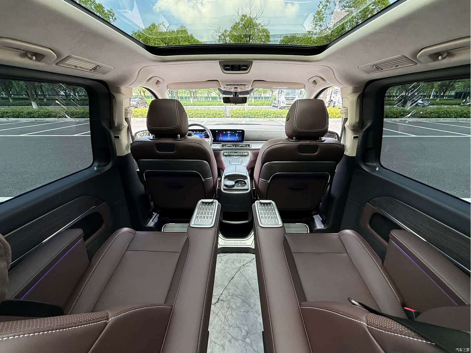 Mercedes-Benz V-Class, 2025 13