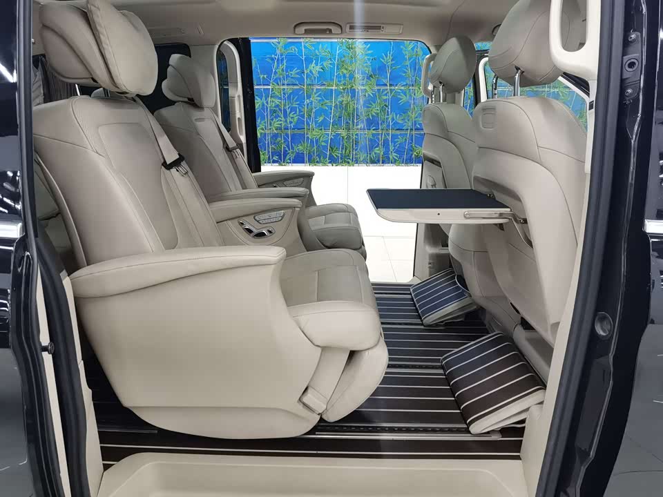 Mercedes-Benz V-class