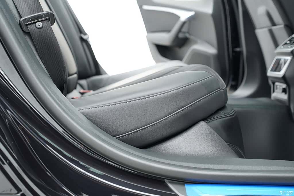 Audi A7L, 2024 15