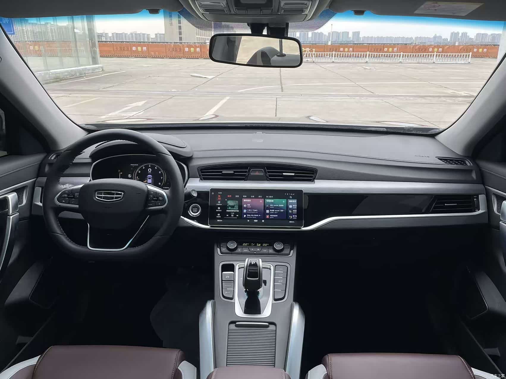 Geely Boyue, 2022 все фото