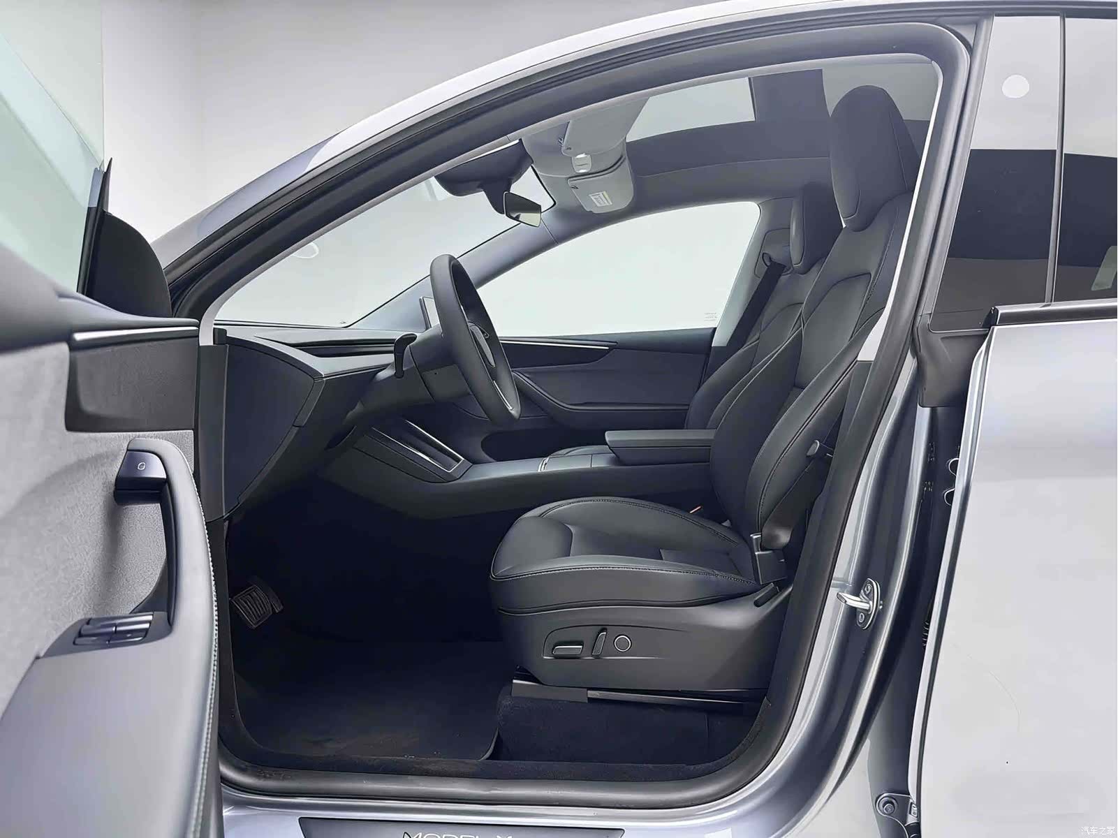 Tesla Model Y, 2025 8