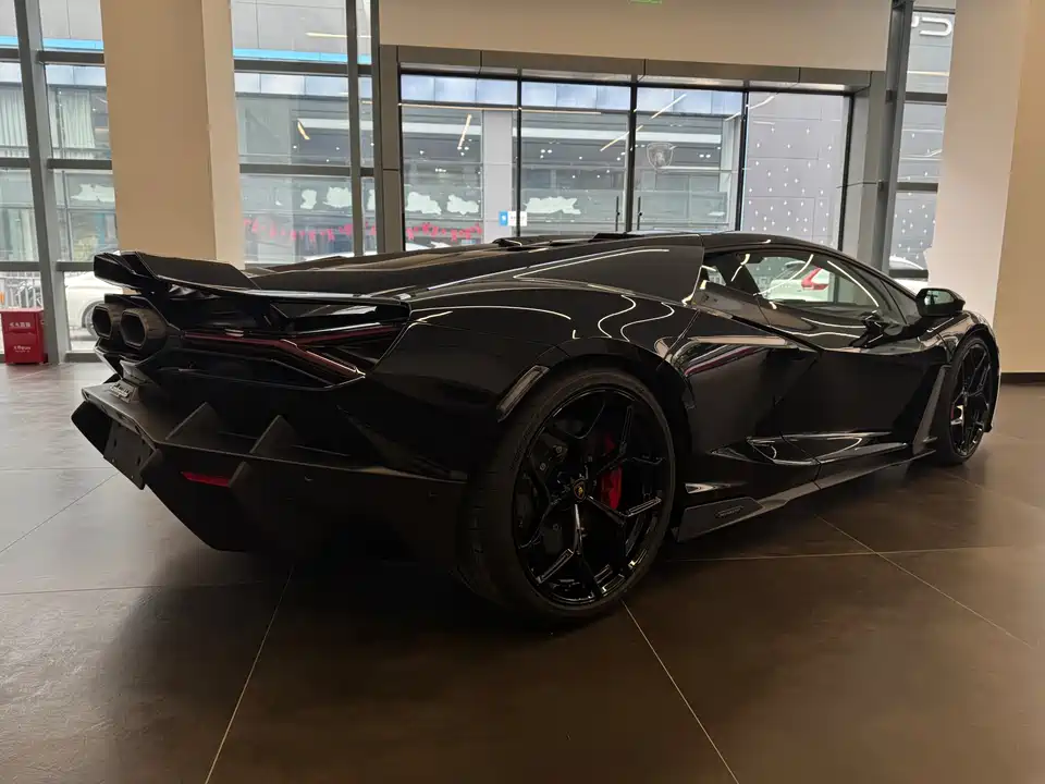 Lamborghini Revuelto Lamborghini Revuelto