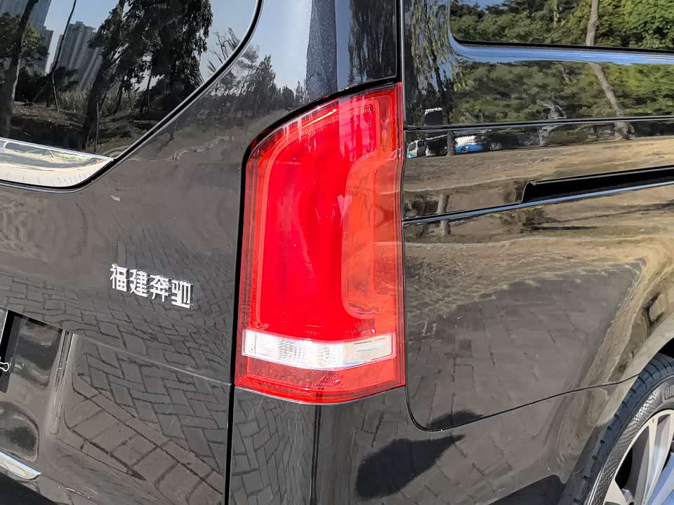 Mercedes-Benz V-class