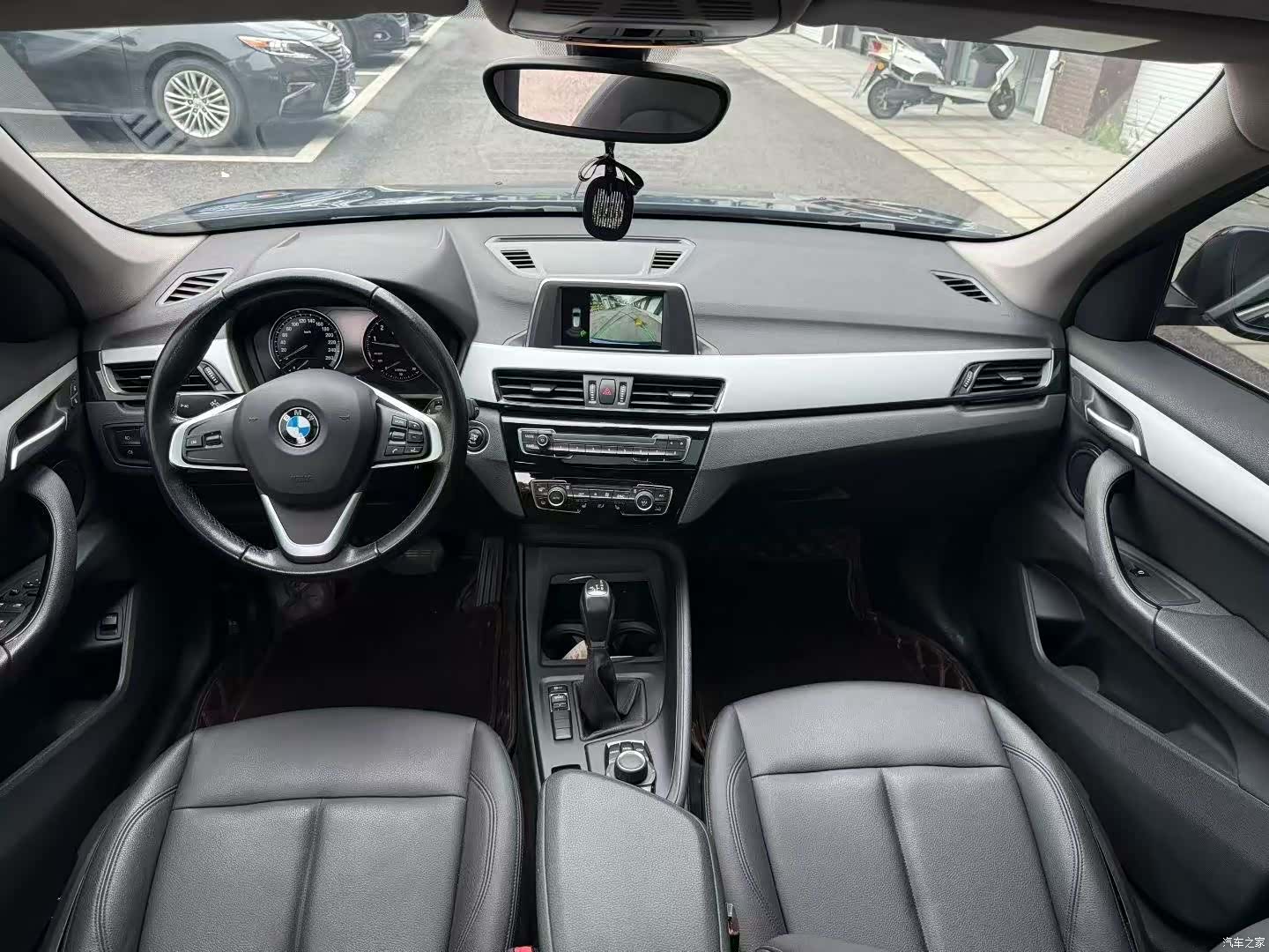 BMW X1, 2019 все фото