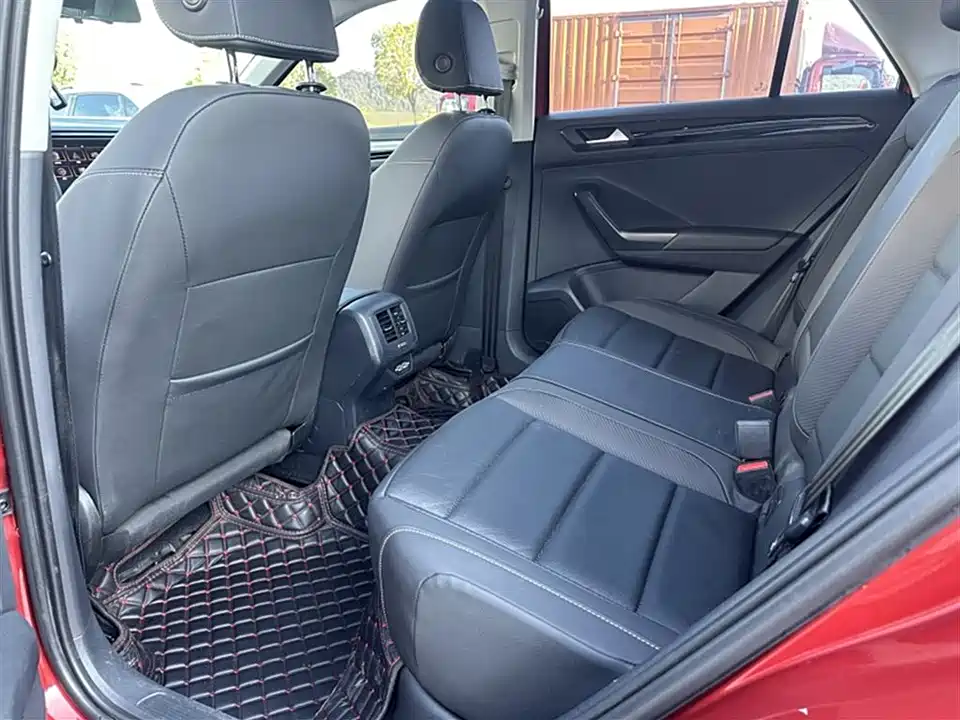 Volkswagen T-ROC exploring Songs