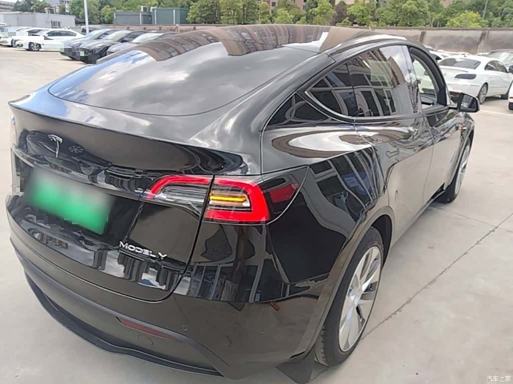 Tesla Model Y, 2023 7