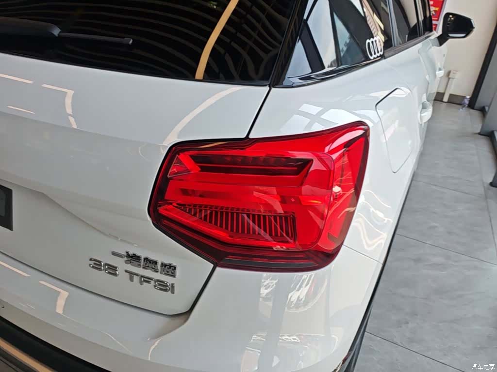 Audi Q2L, 2020 8