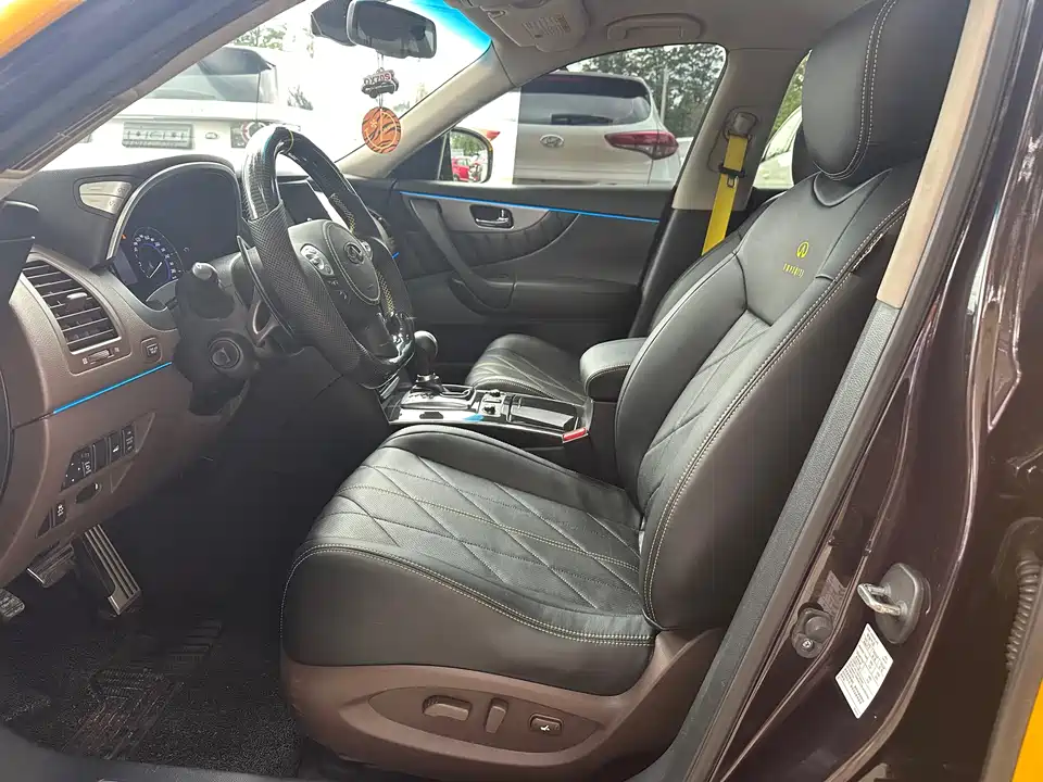 Infiniti QX70