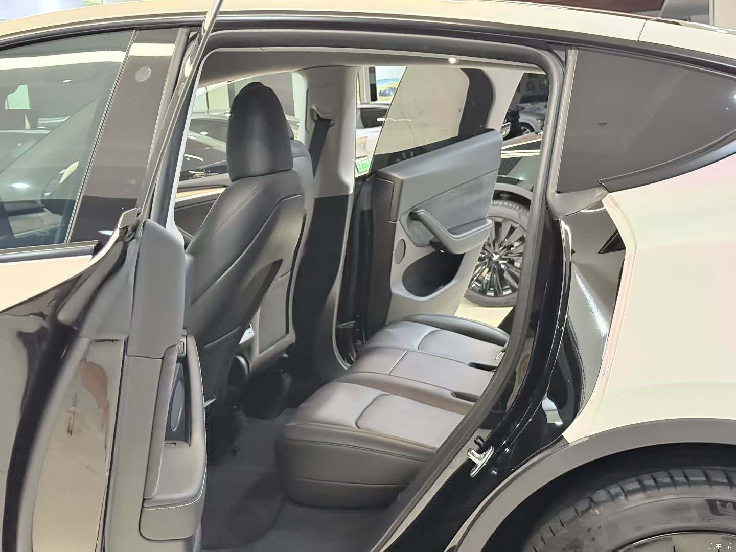Tesla Model Y, 2022 4