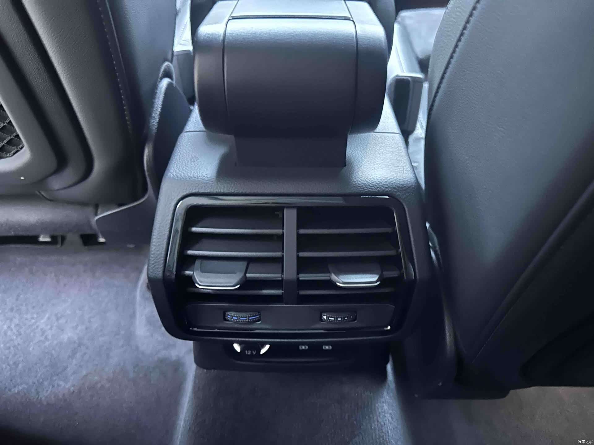 Audi Q3, 2022 10