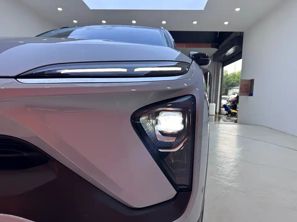 NIO ES6