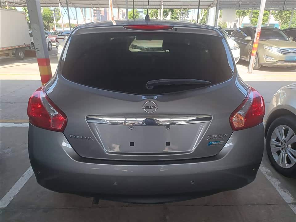 Nissan TIIDA Nissan TIIDA