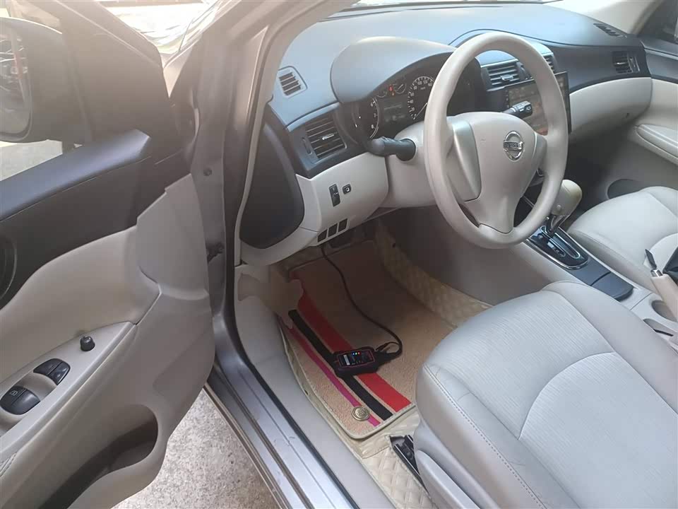 Nissan TIIDA Nissan TIIDA