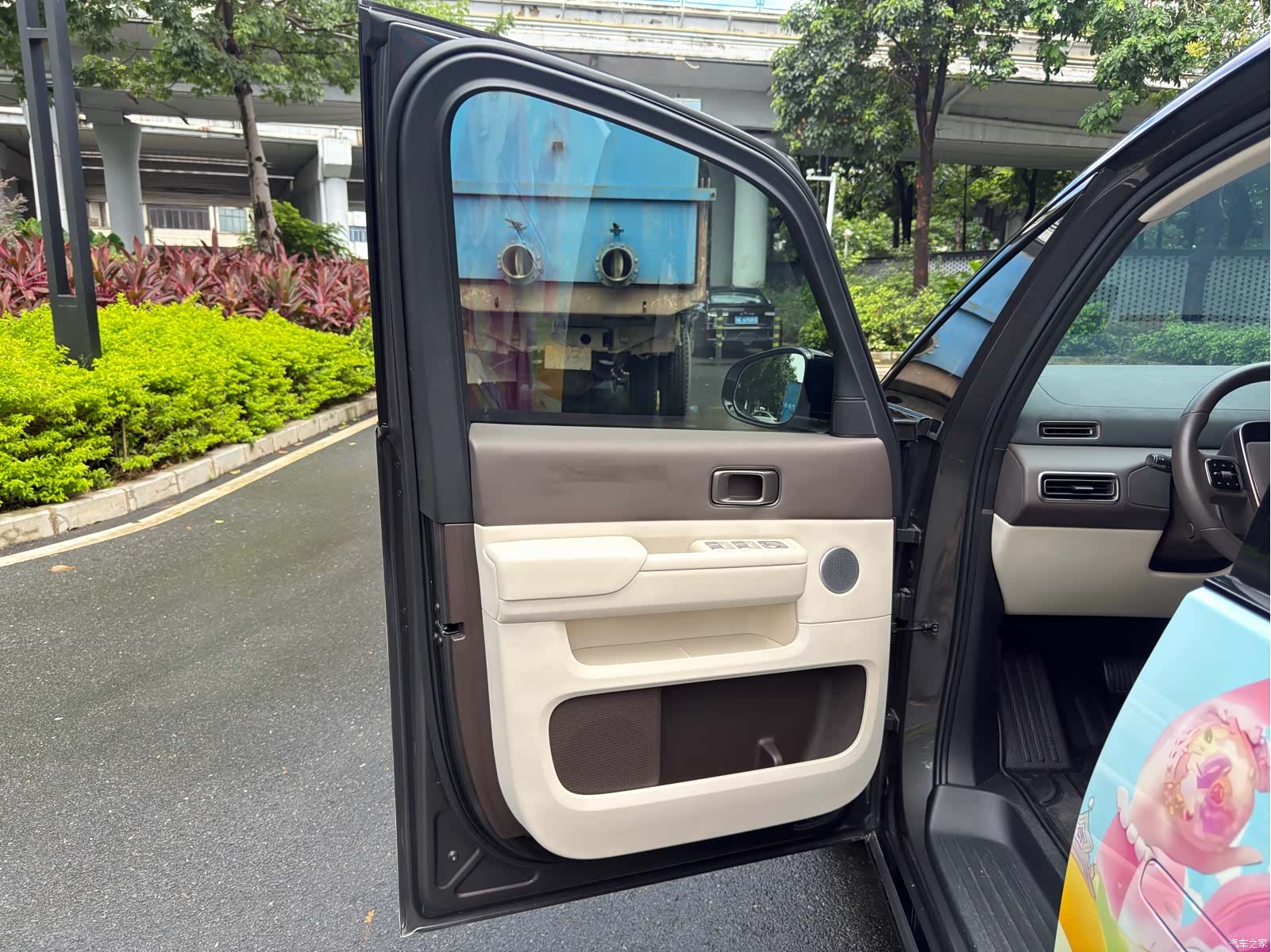 Li Auto MEGA, 2025 15