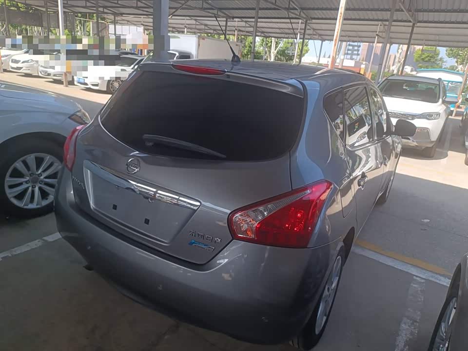 Nissan TIIDA Nissan TIIDA