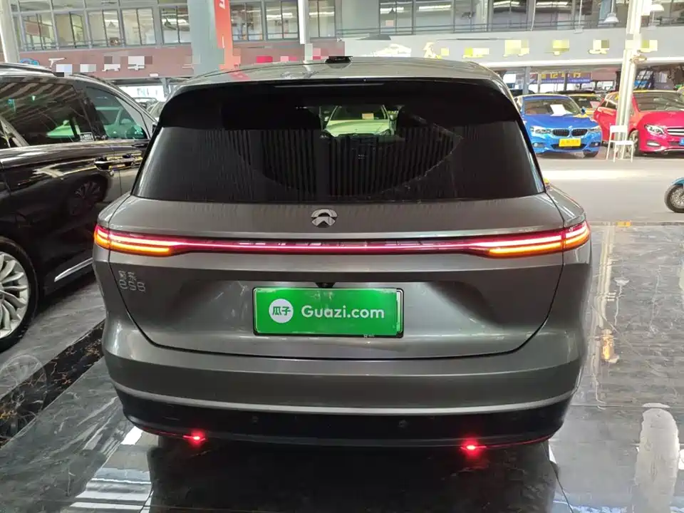 NIO ES8