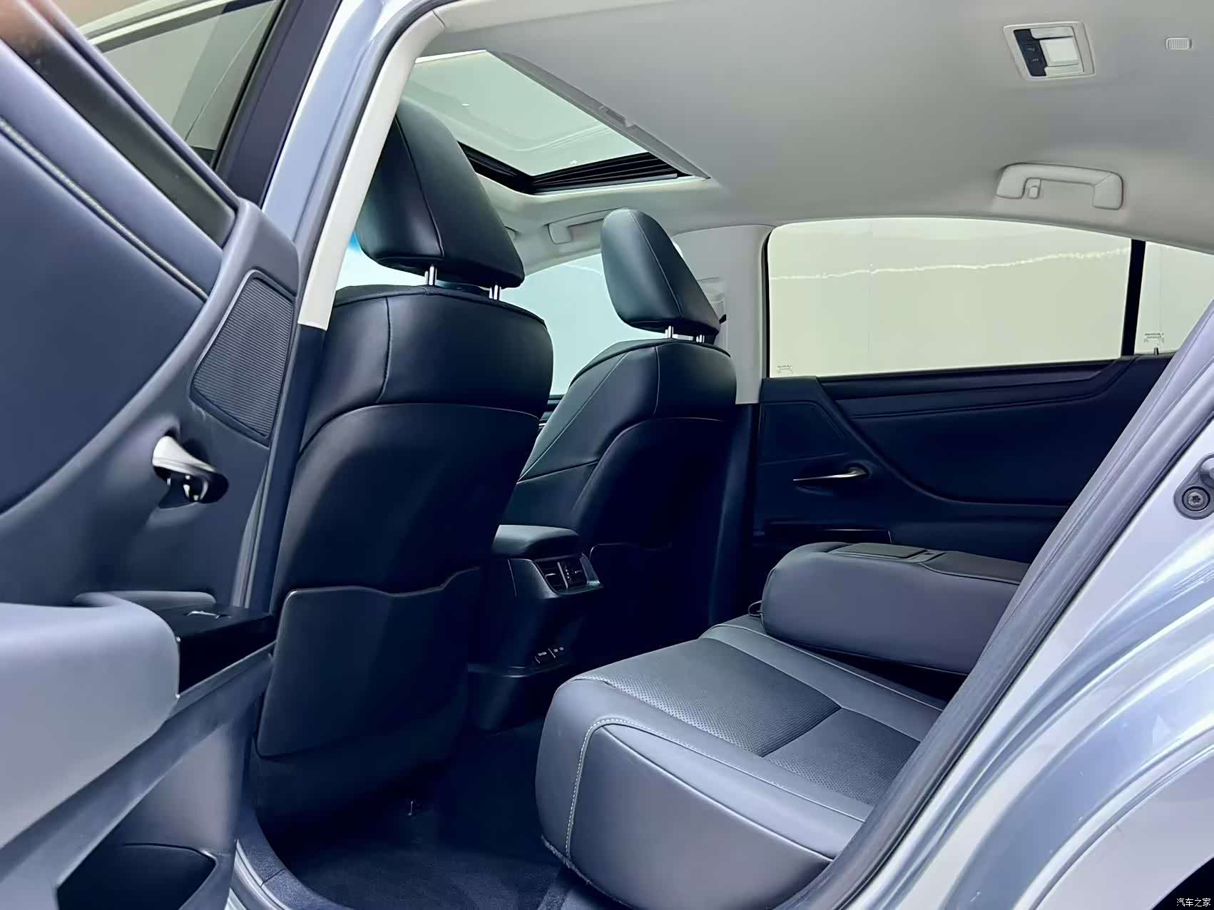 Lexus ES, 2023 7