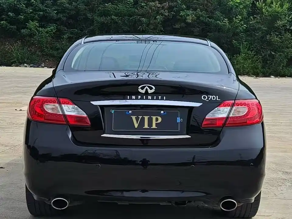 Infiniti Q70