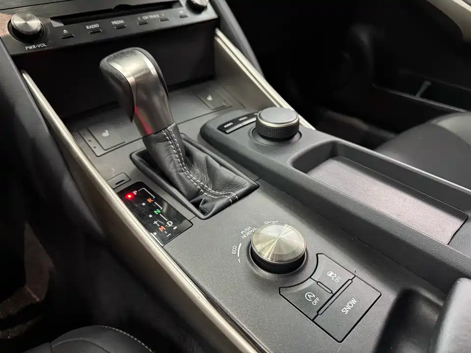 Lexus IS