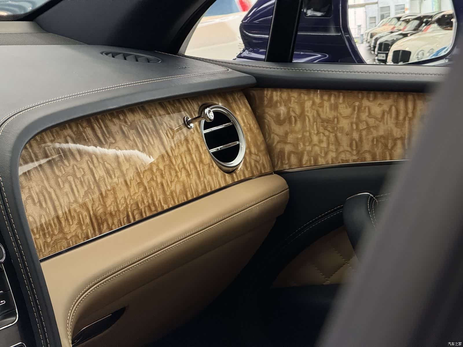 Bentley Bentayga, 2018 14