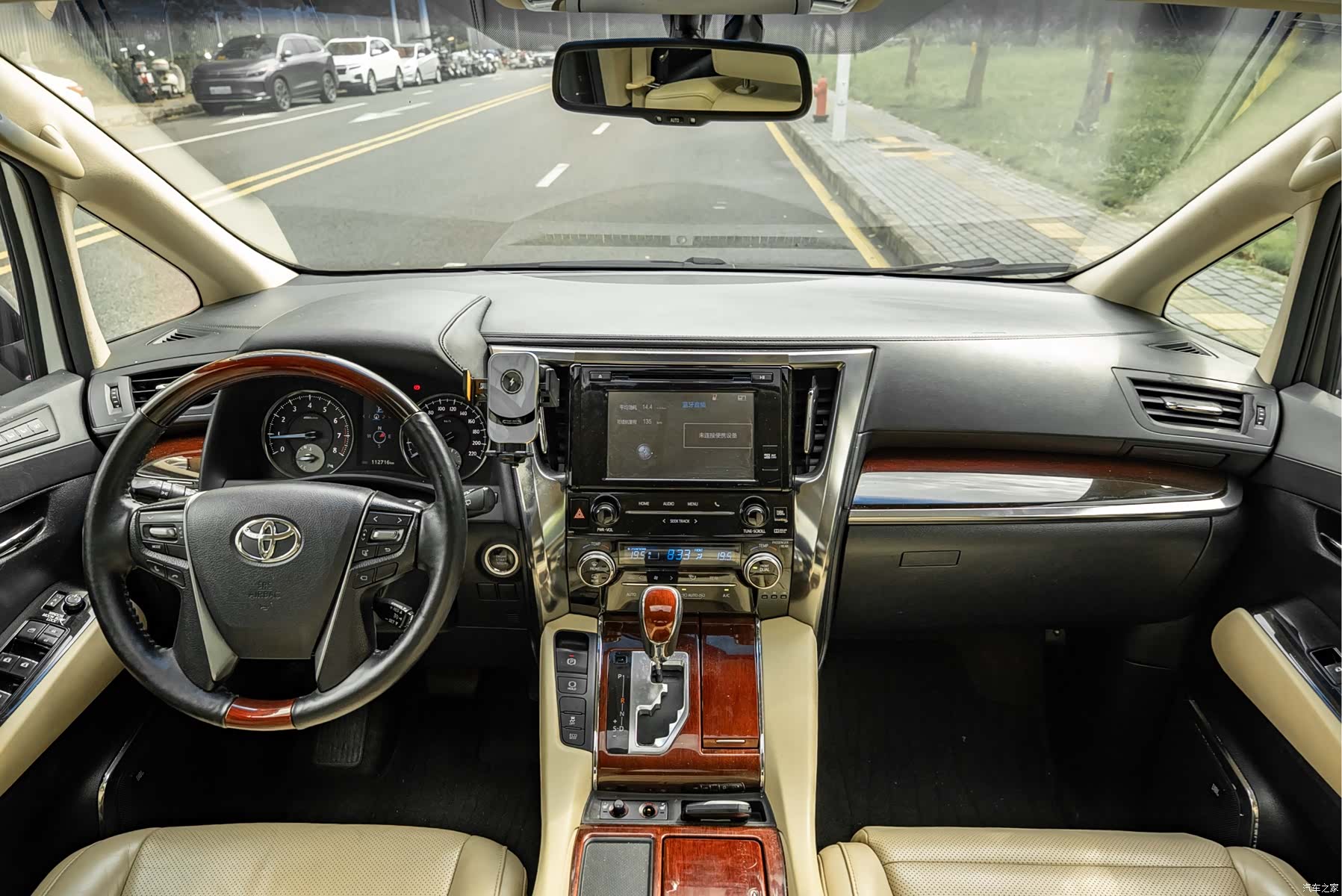 Toyota Alphard, 2015 8