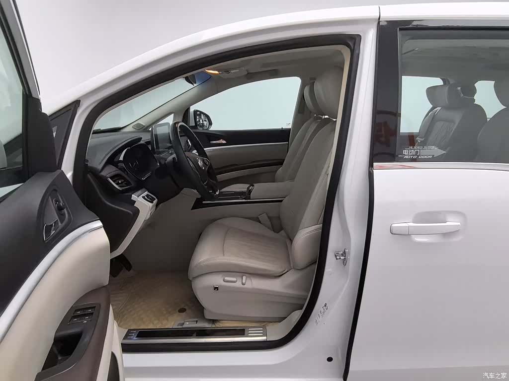 Buick GL8, 2022 10