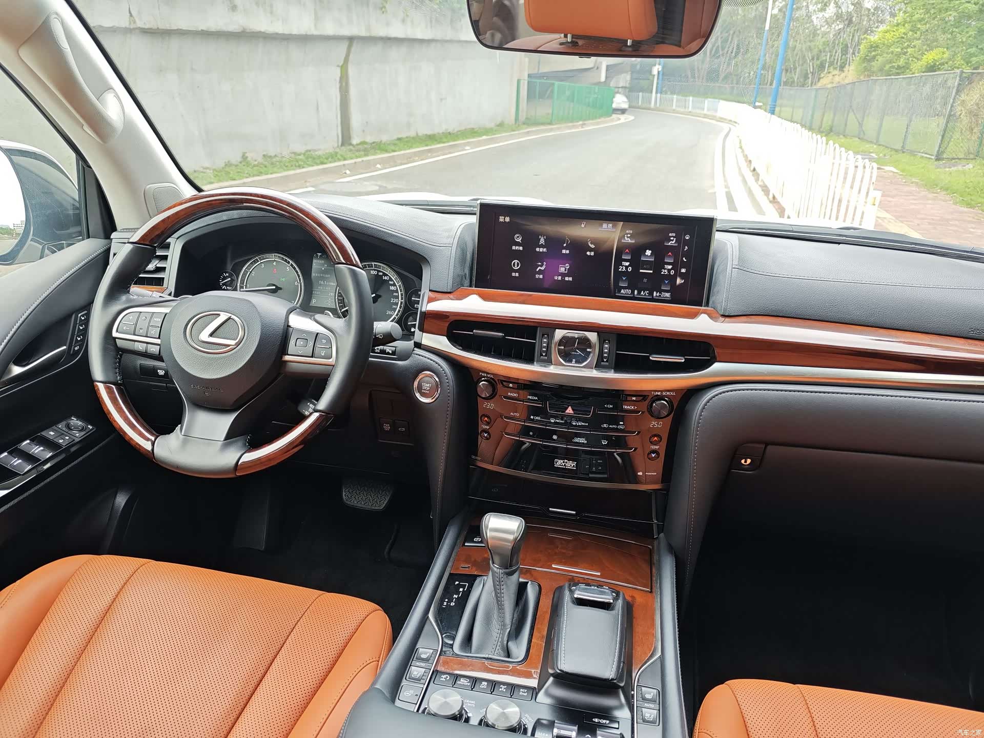 Lexus LX, 2016 9