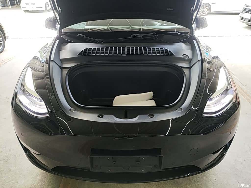 Tesla Model Y, 2023 16