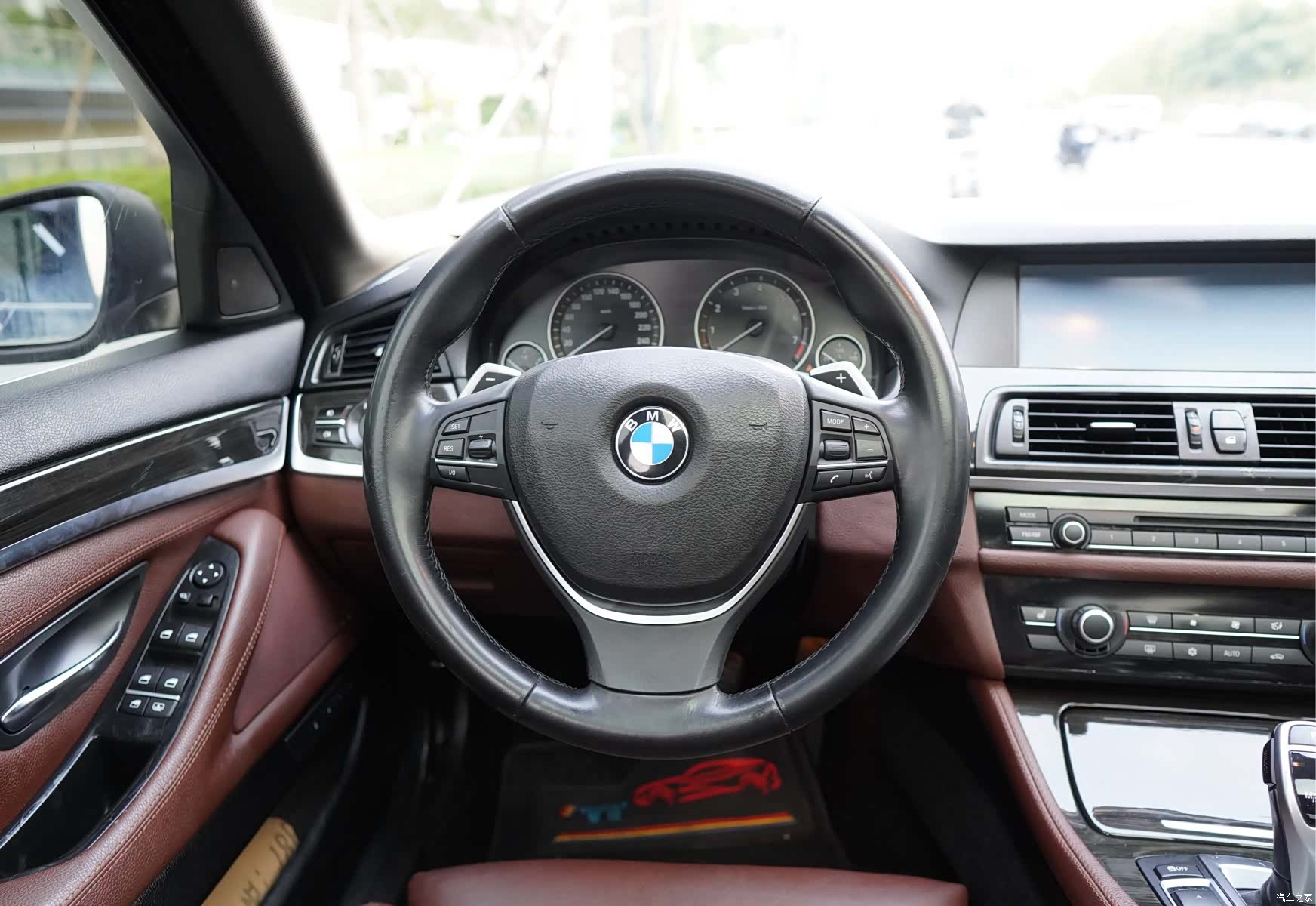 BMW 5 Series, 2011 8