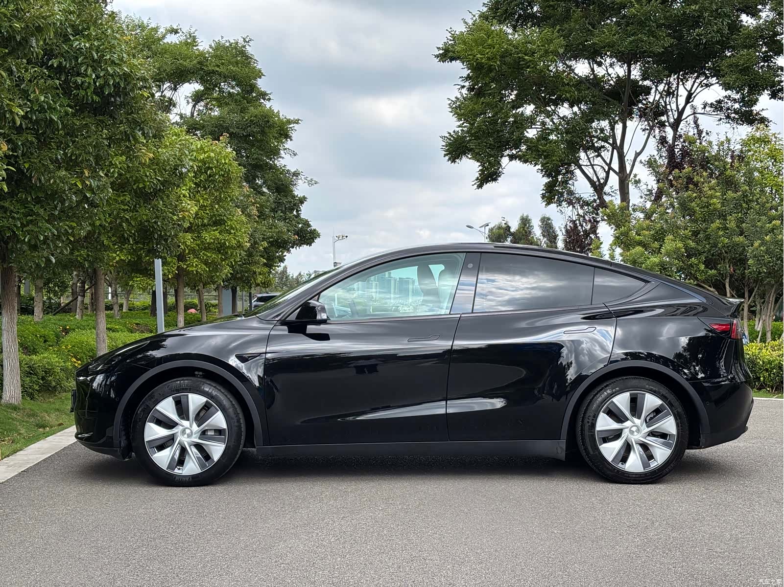 Tesla Model Y, 2023 8