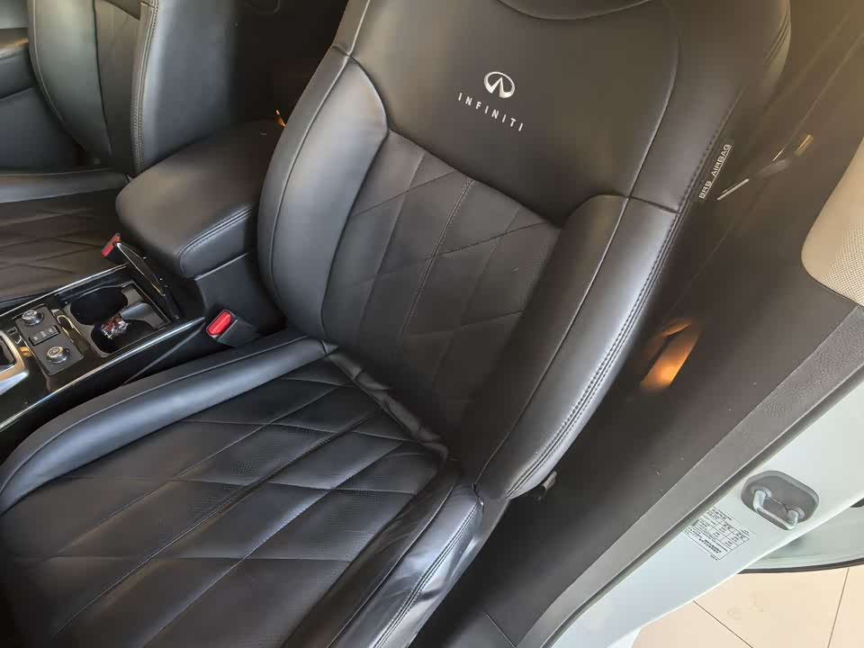 Infiniti FX