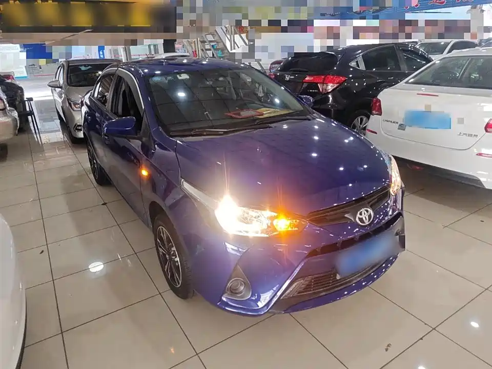 Toyota YARiS L to enjoy