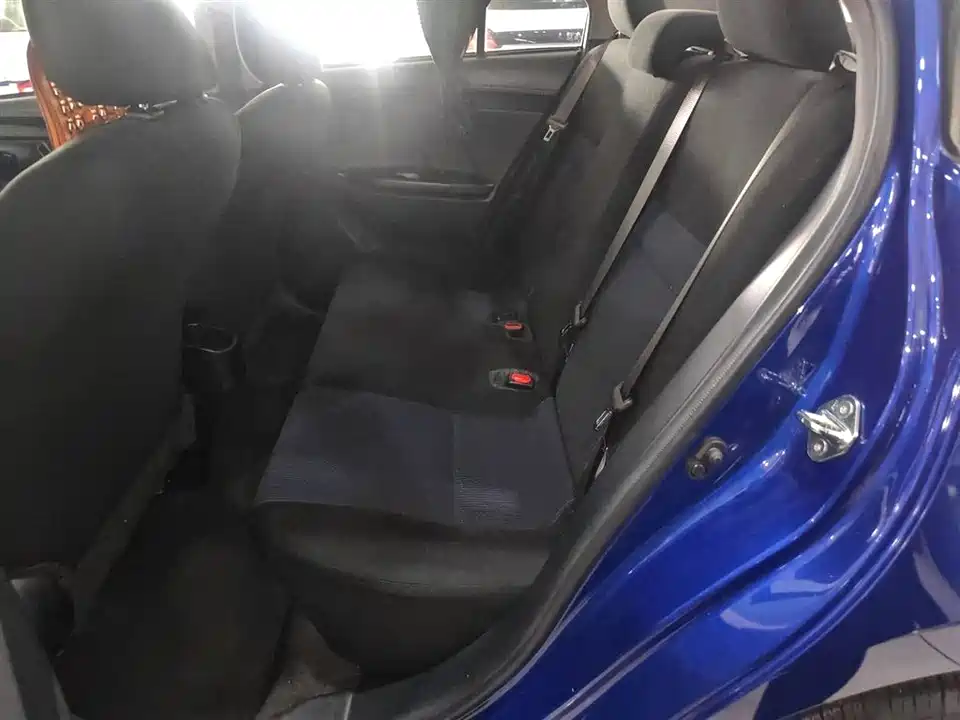 Toyota YARiS L to enjoy