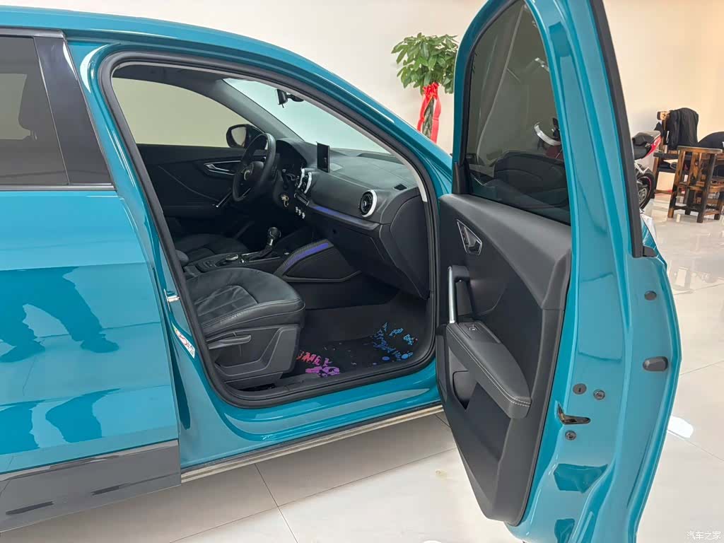 Audi Q2L, 2022 13