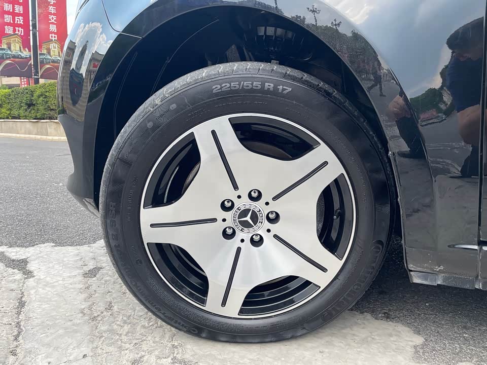 Mercedes-Benz V-class