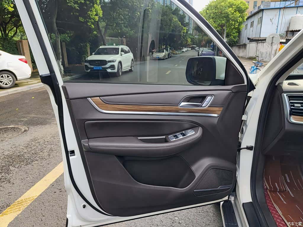 Roewe RX8, 2020 6