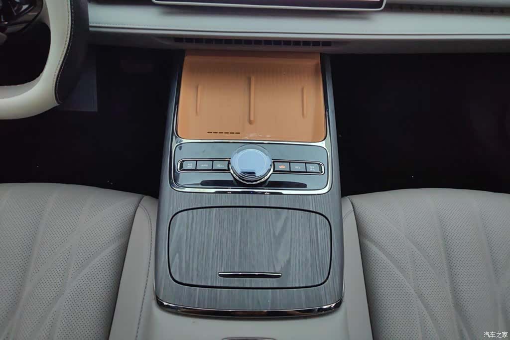 Geely 8, 2025 16