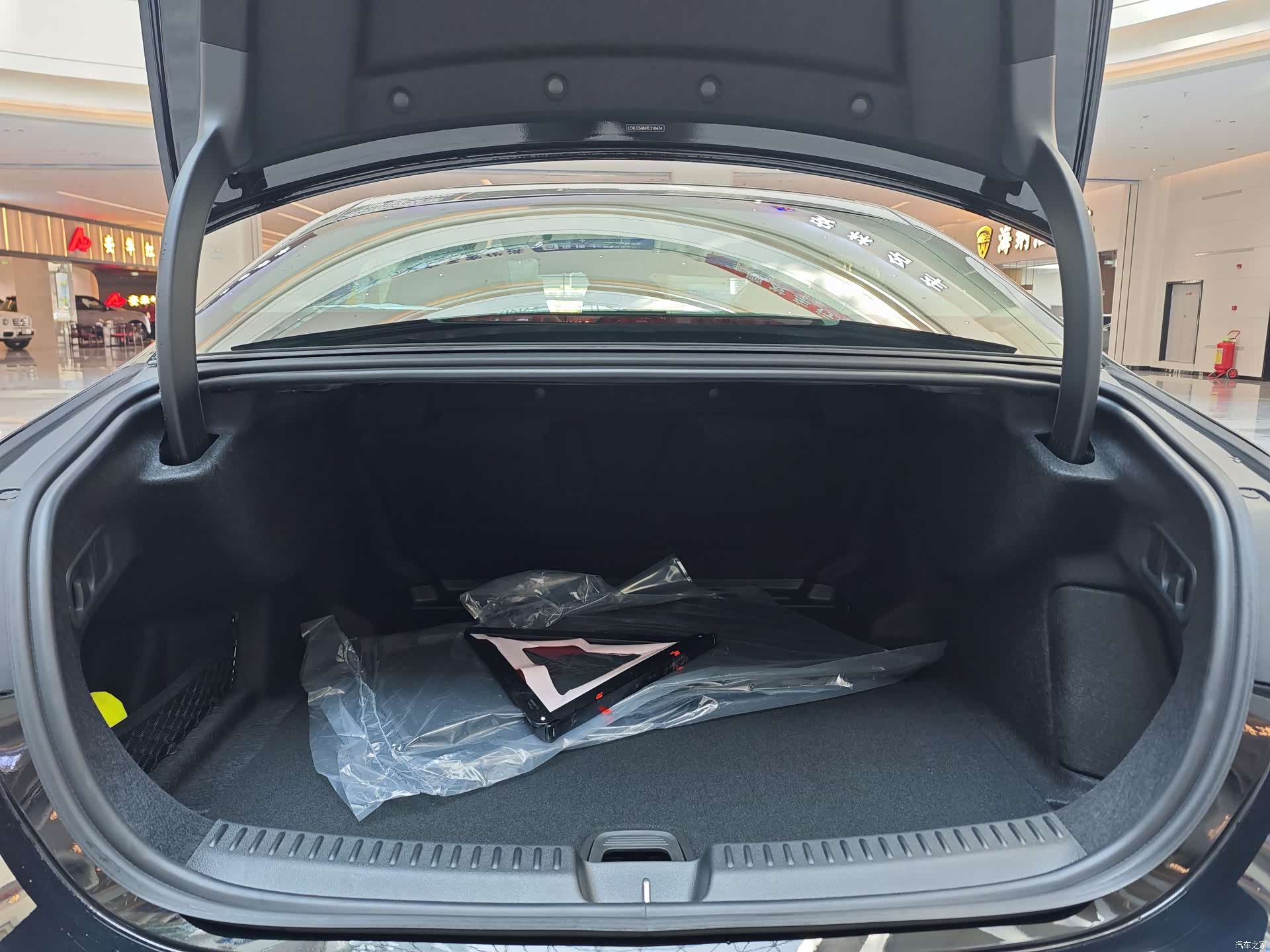 Mercedes-Benz E-Class, 2026 12