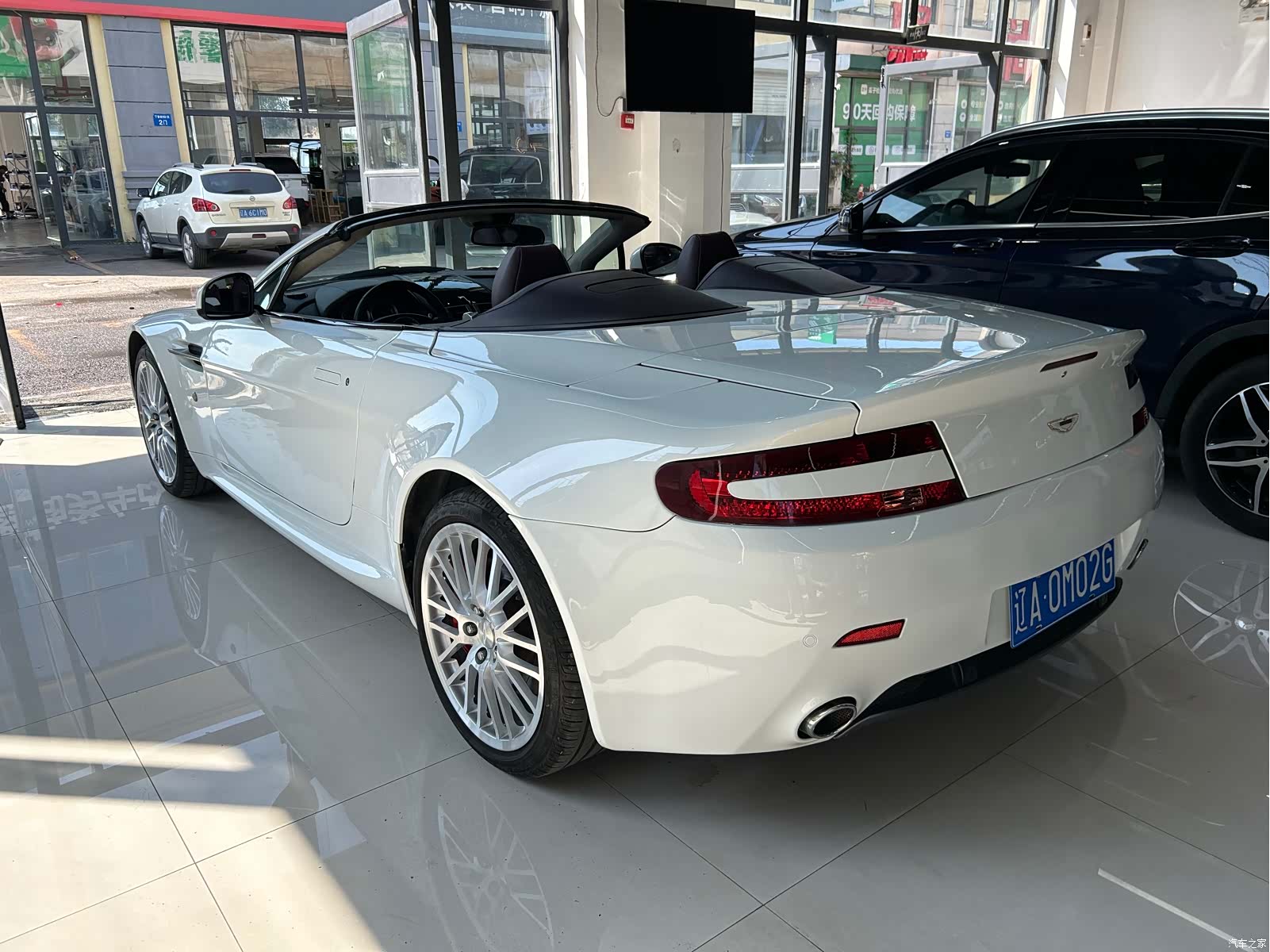 Aston Martin Vantage, 2011 7