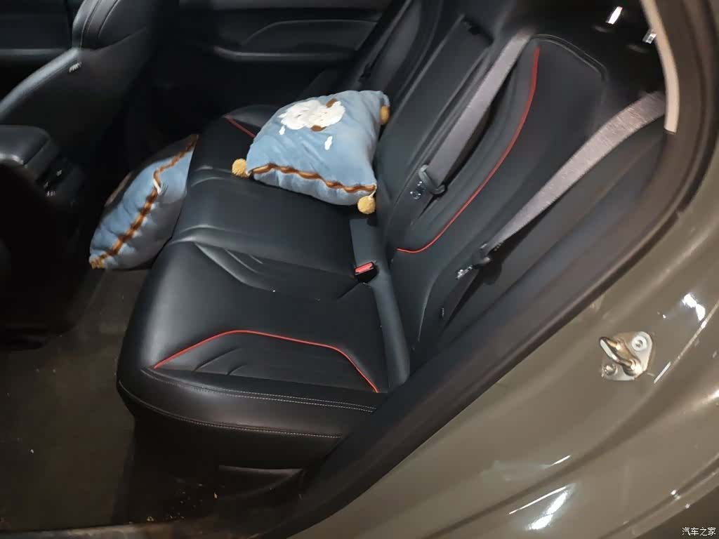 Geely Binray, 2023 14
