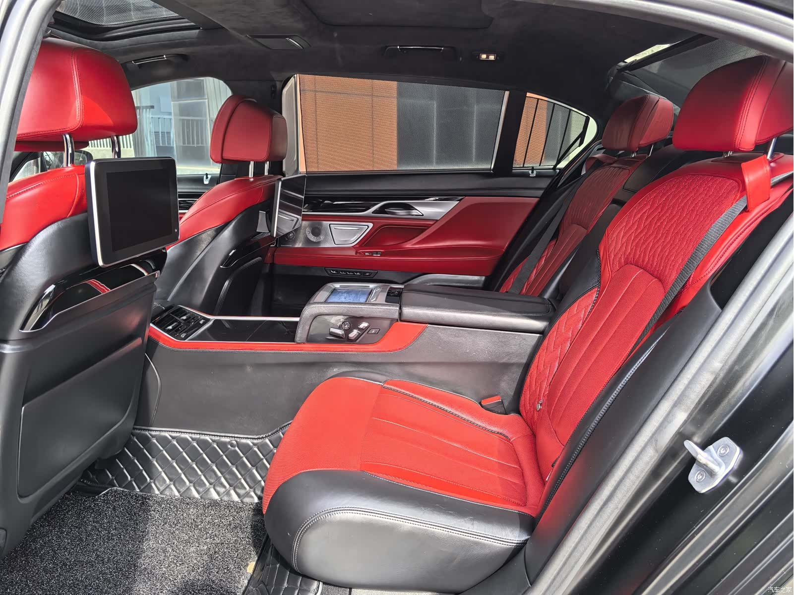 BMW 7 Series, 2018 все фото