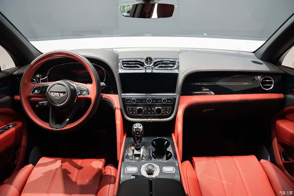 Bentley Bentayga, 2023 11