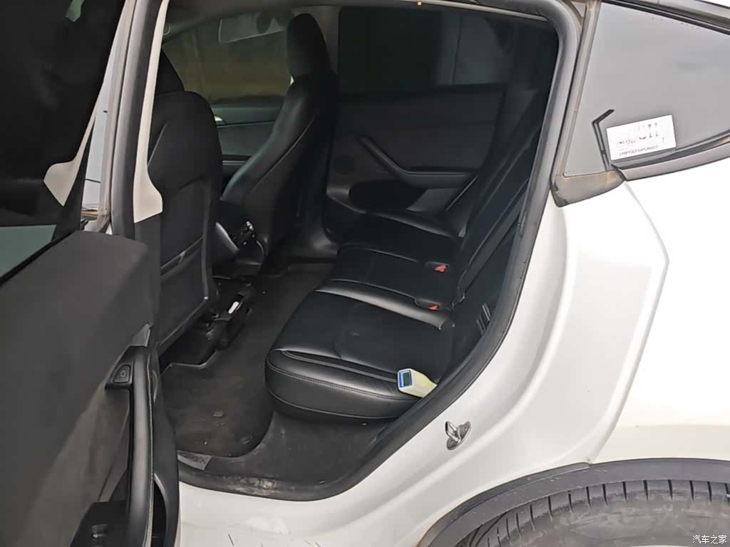Tesla Model Y, 2023 17
