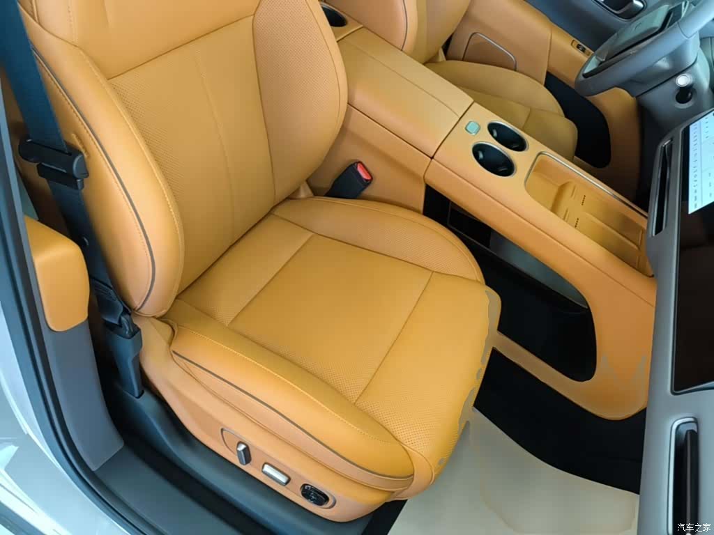 Li Auto i8, 2025 25