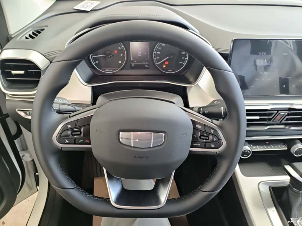 Geely Coolray, 2026 11